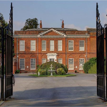 Baylis House Hotel Slough Exterior photo