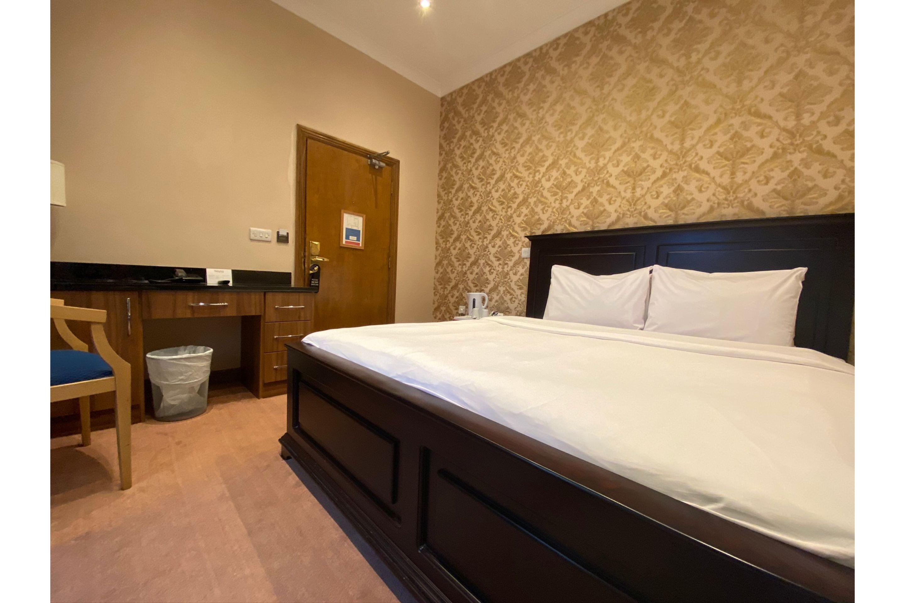 Baylis House Hotel Slough Exterior photo