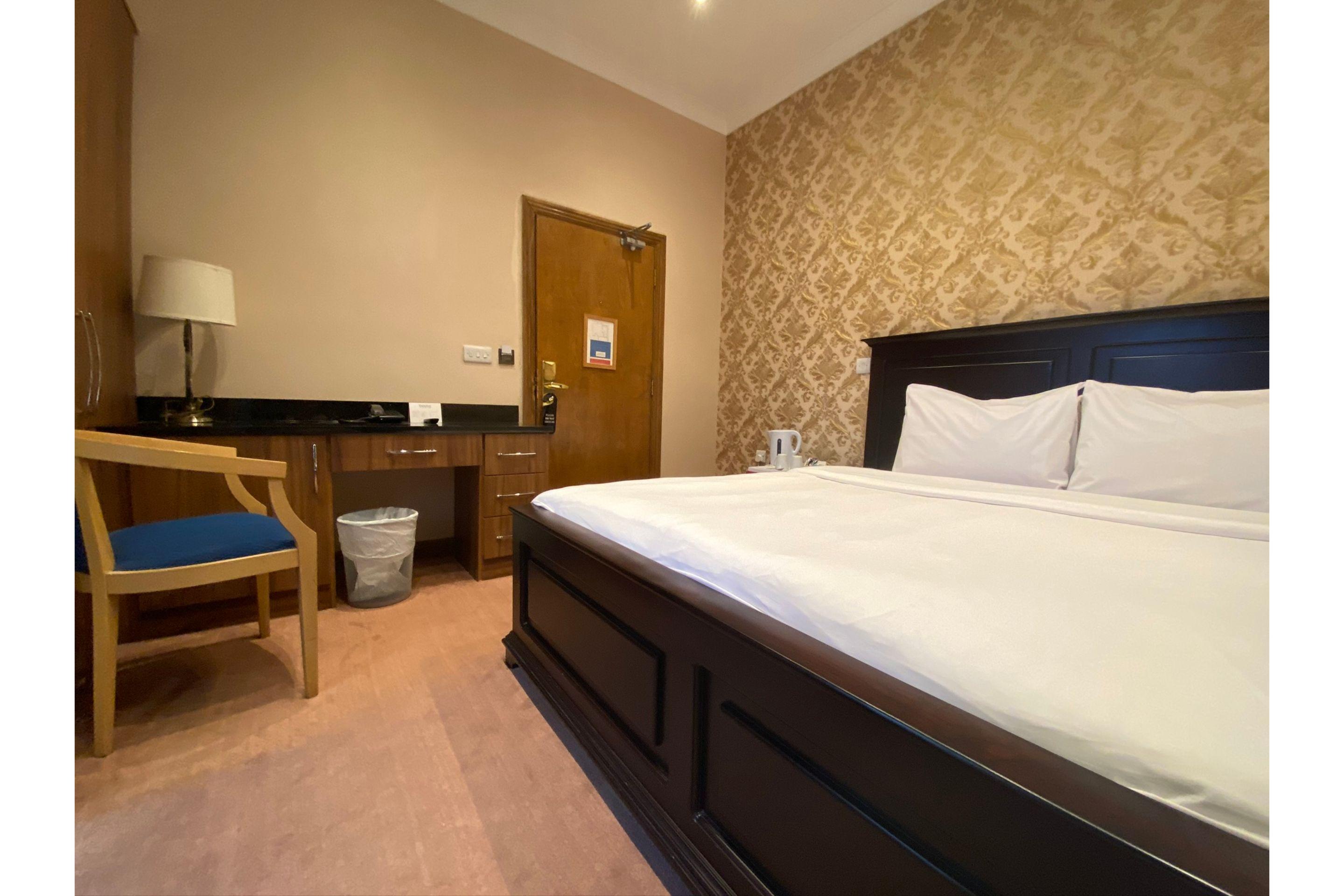 Baylis House Hotel Slough Exterior photo