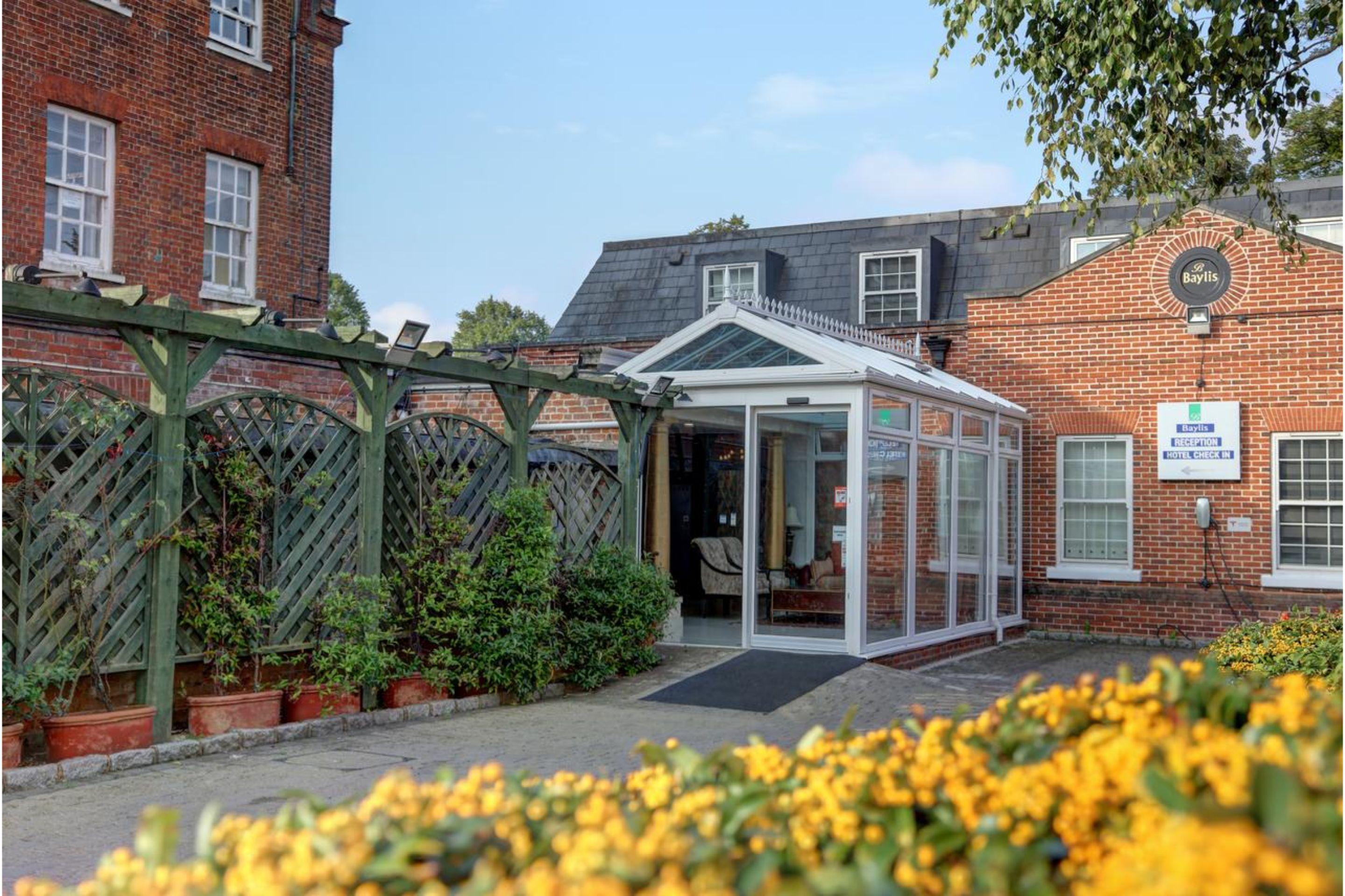 Baylis House Hotel Slough Exterior photo